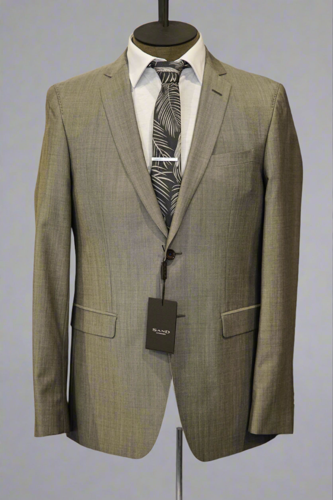 "Sand Copenhagen suit in light grey in Ultimo Euromoda store."