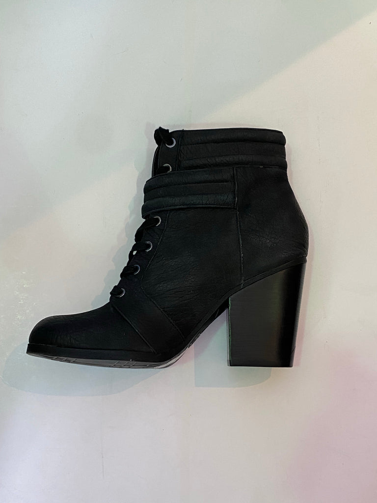 Kenneth Cole Strap Boot